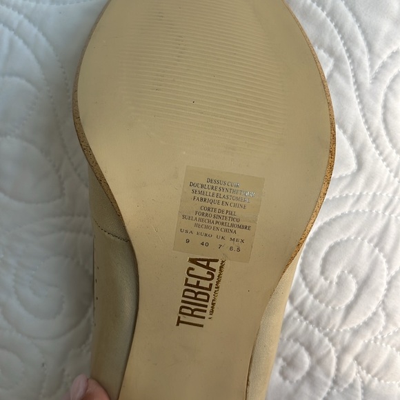 TriBeCa by Kenneth Cole. Cream Mary Jane heels. Size 9 - Picture 7 of 7